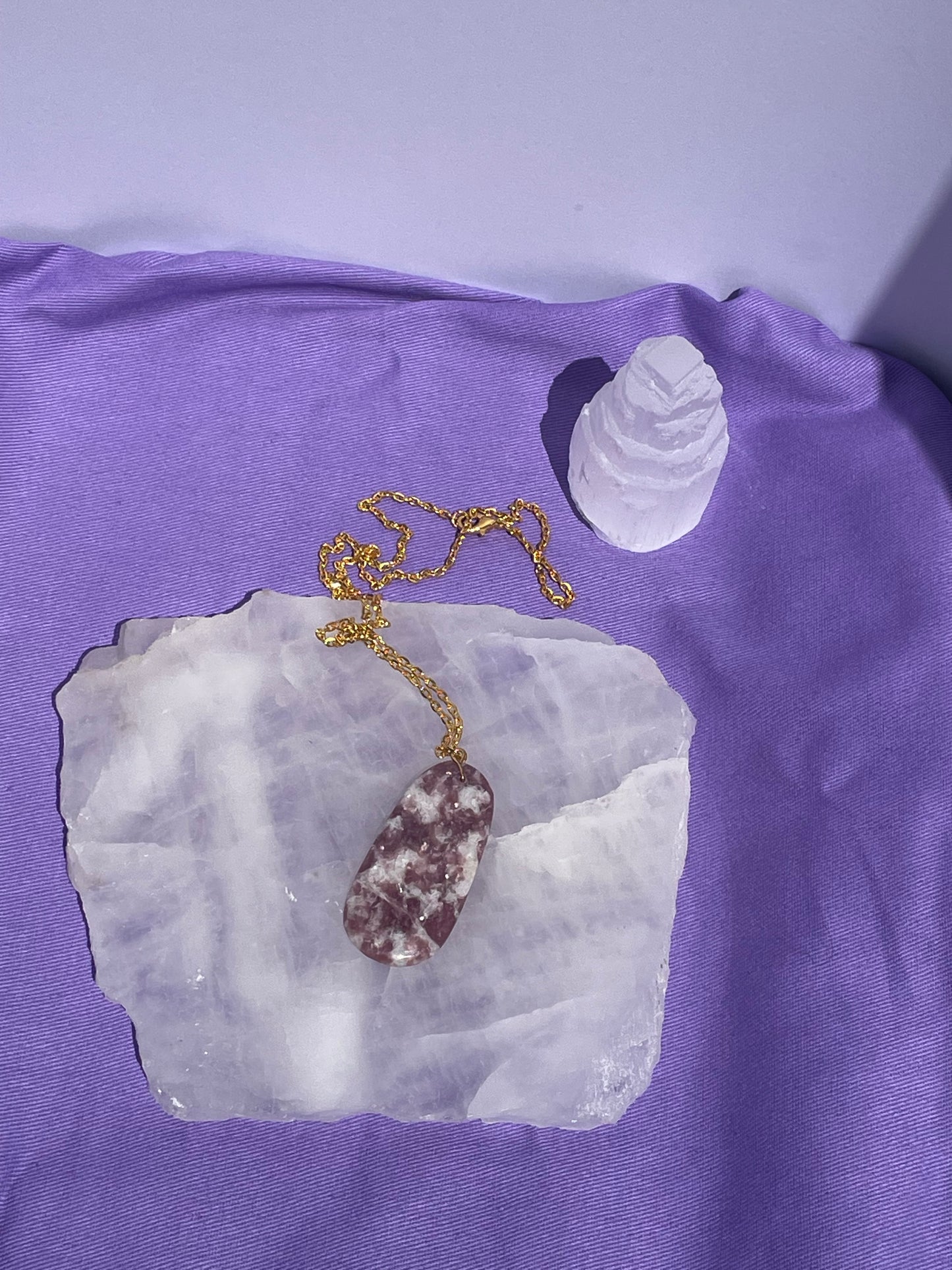 Lepidolite elongated oval - Gold