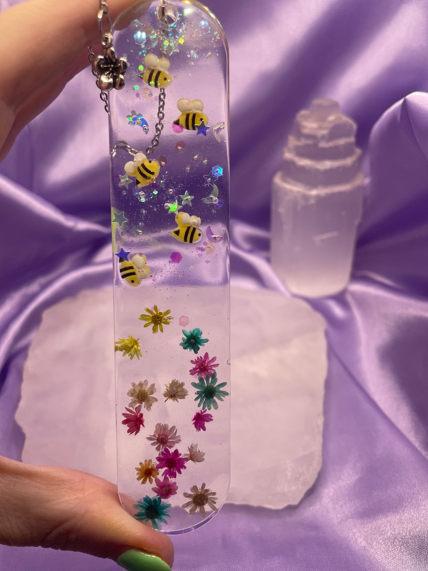 Clear bee’s & flowers rounded bookmark with chain