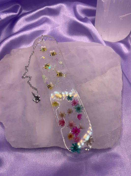 Clear bee’s & flowers rounded bookmark with chain