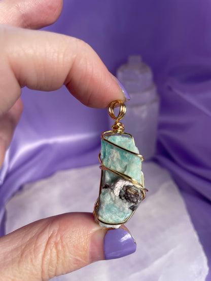 Amazonite w’ Mica - Gold 22”