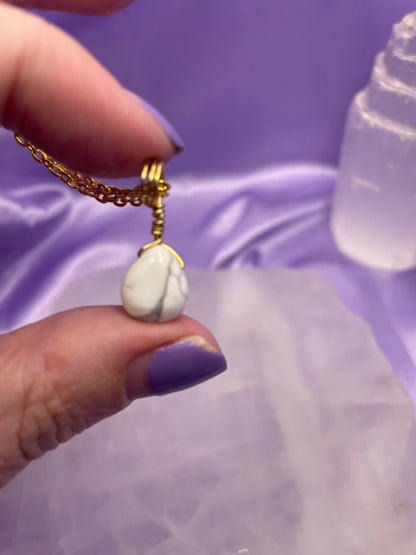 Howlite Teardrop - Gold