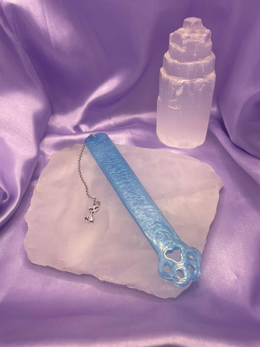 Paw bookmark with chain-cat