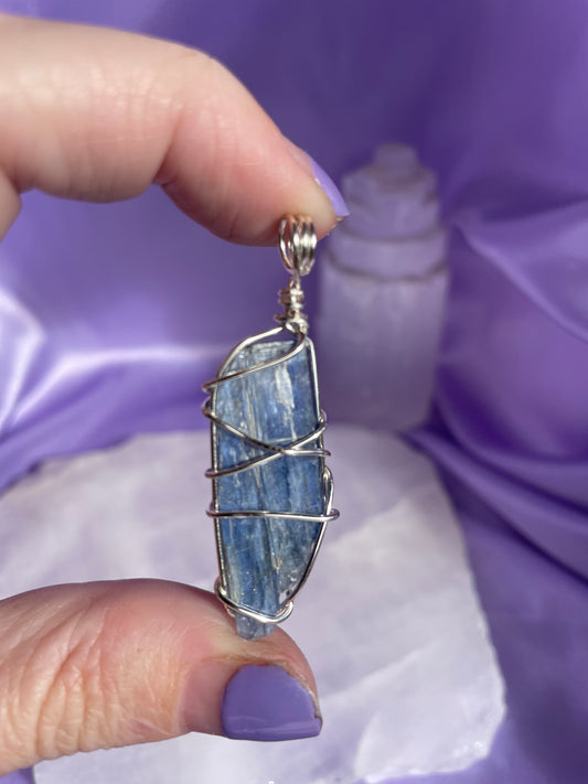 Blue Kyanite - Silver 22”