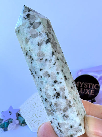 Kiwi Jasper Towers