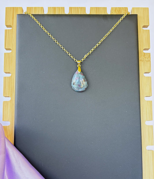 Ruby Kyanite Teardrop -Gold